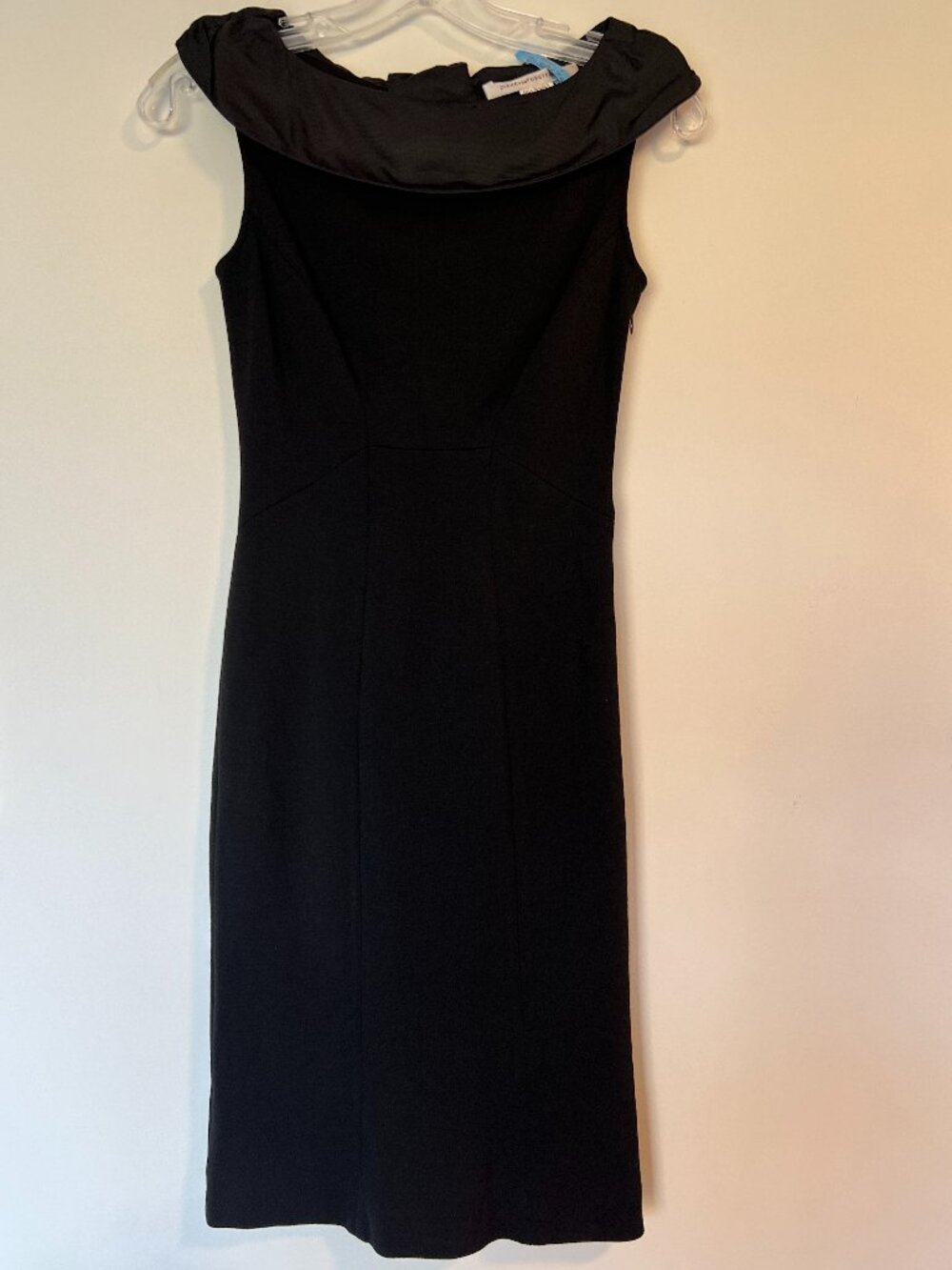DVF Diane von Furstenberg Black Wool Blend Sheath Dress Silk Bow Back Size 0